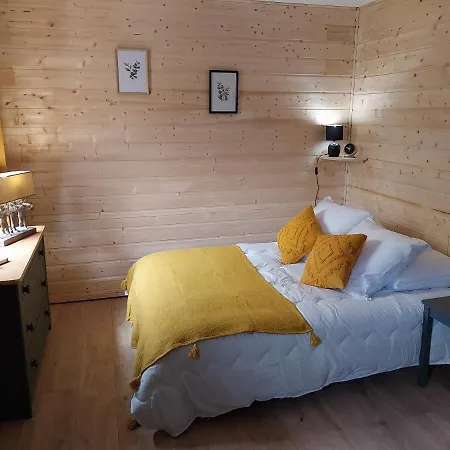 Petit Dans La Prairie Kır Evi *